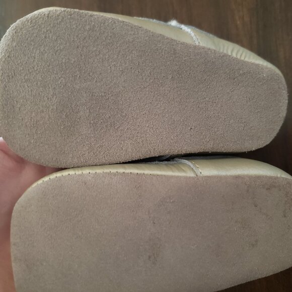 Out Baks baby  gold shoes size 4 - Picture 3 of 4